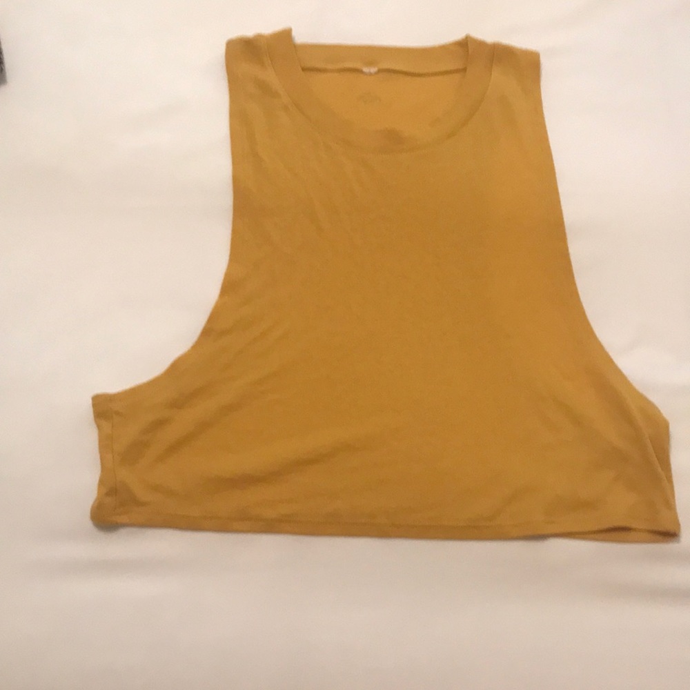 Cropped Alo Yoga muscle tank